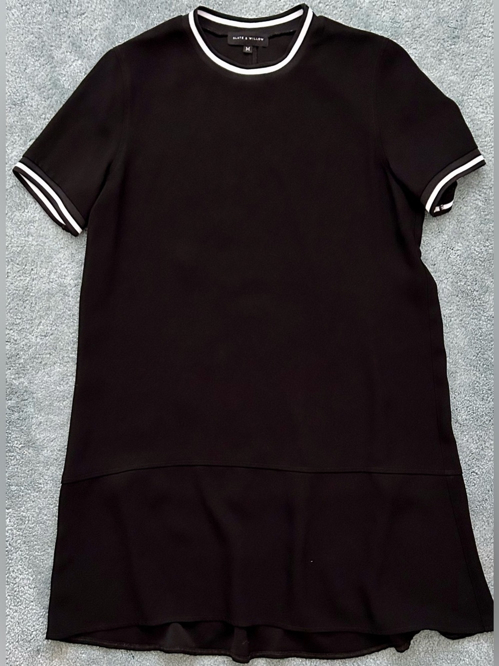 Slate & Willow Short Sleeve Shift Tennis Dress - M - Black/White
